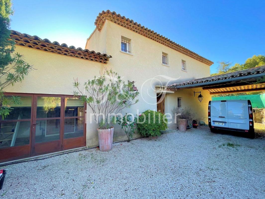 5 bedrooms Villa in Apt, France No. 353191