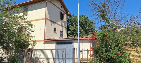 7 bedrooms House in Abruzzo, Italy No. 362642 2