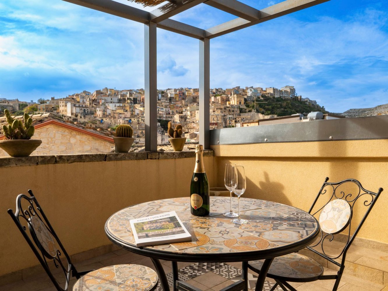 9 rooms House in Ragusa, Italy No. 80998