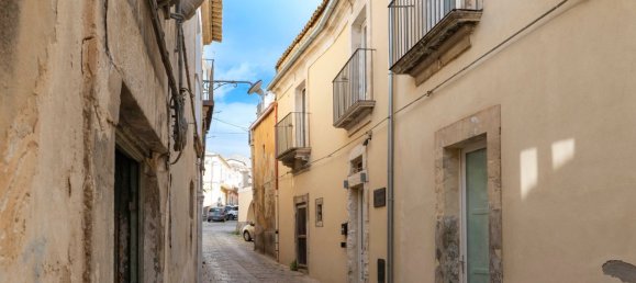 9 rooms House in Ragusa, Italy No. 80998 31