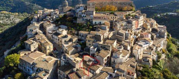 9 rooms House in Ragusa, Italy No. 80998 4