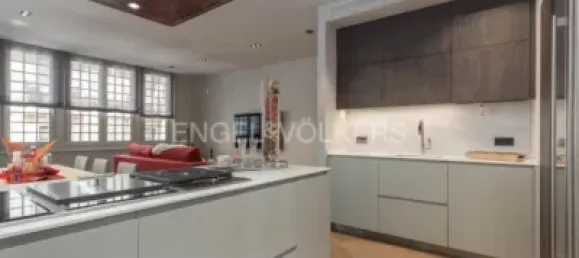 4 bedrooms Apartment in Ciutat Vella, Spain No. 104011 2