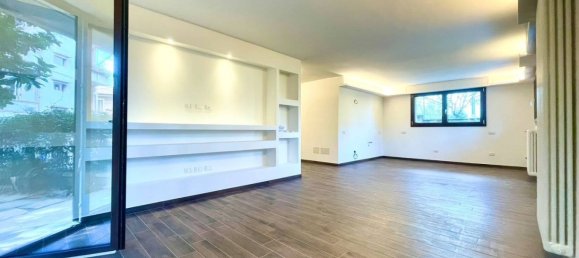 3 bedrooms Apartment in Bologna, Italy No. 15190 11