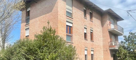3 bedrooms Apartment in Bologna, Italy No. 15190 2