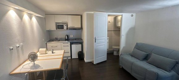 Studio in Paris, France No. 333886 3