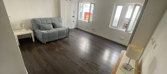 Studio in Paris, France No. 333886 4