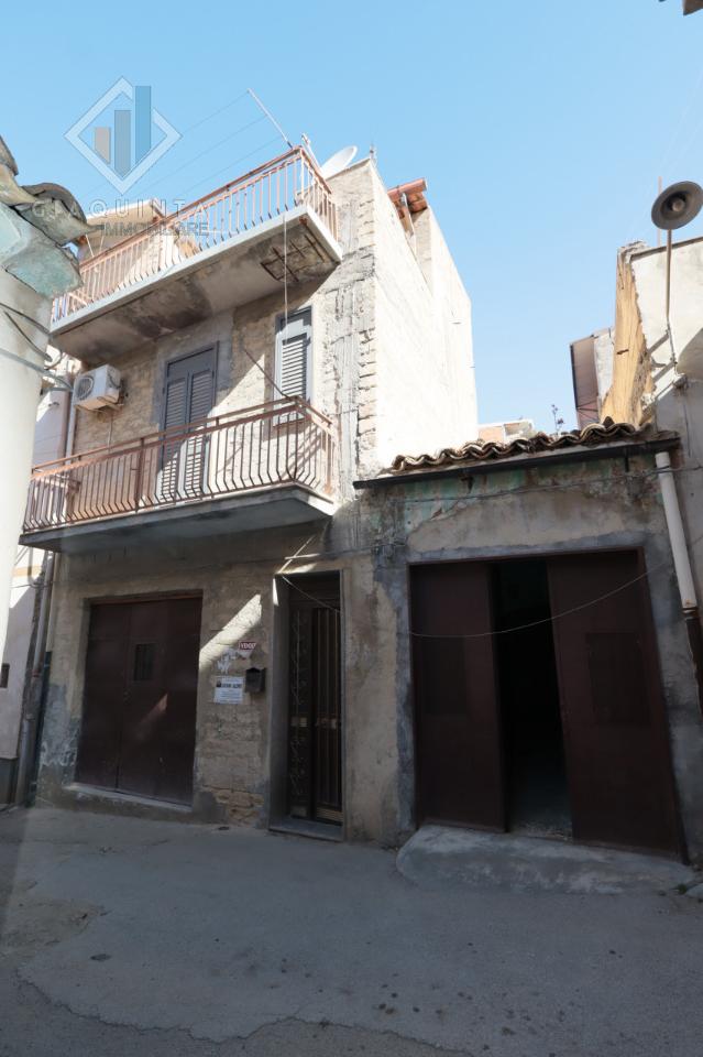 4 rooms House in Palagonia, Italy No. 232659