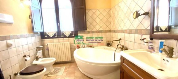 3 bedrooms Villa in Ragusa, Italy No. 172956 4