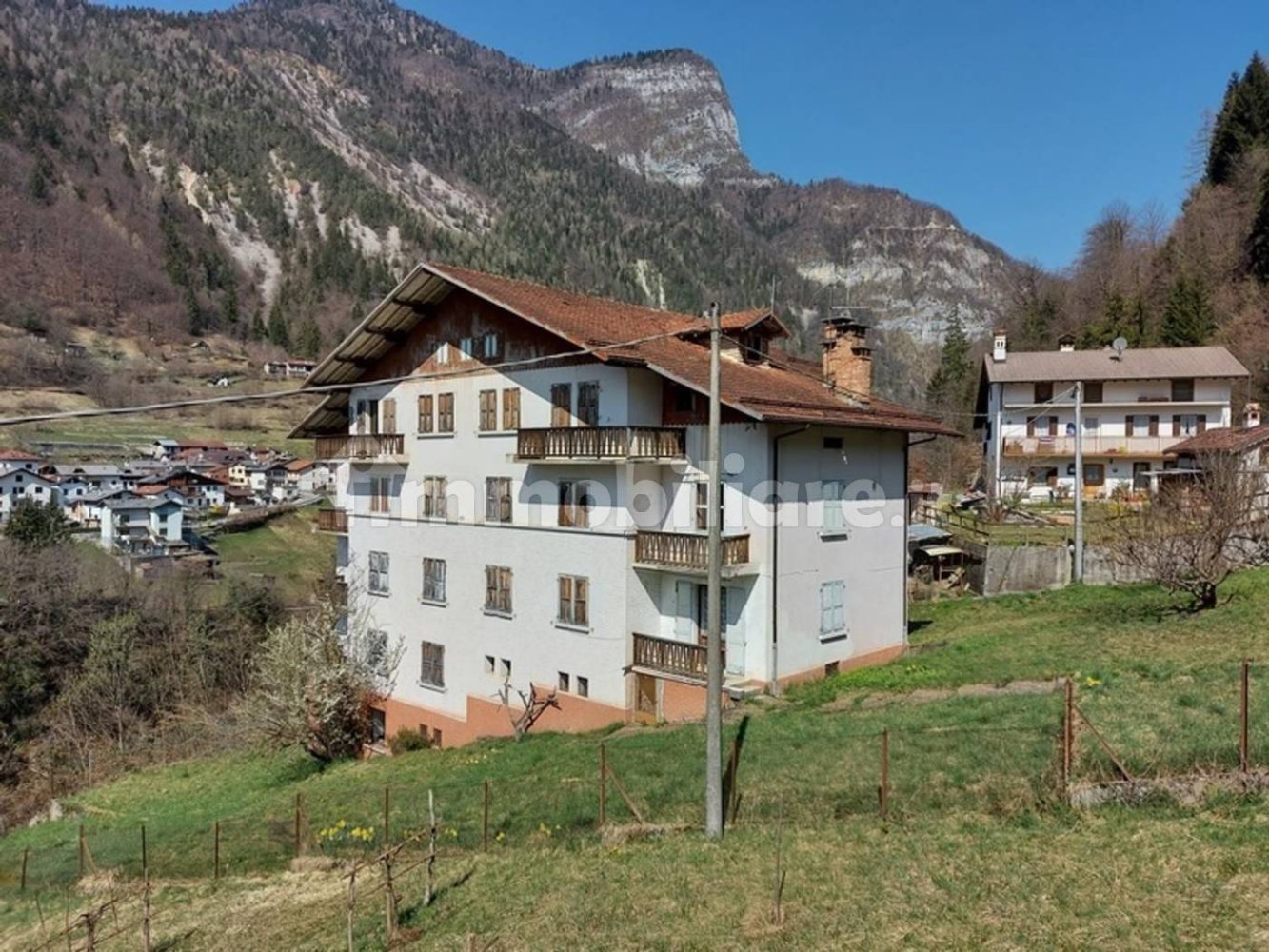 15 bedrooms House in Sovramonte, Italy No. 357171