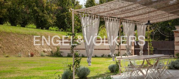 4 bedrooms House in Cherasco, Italy No. 64983 22