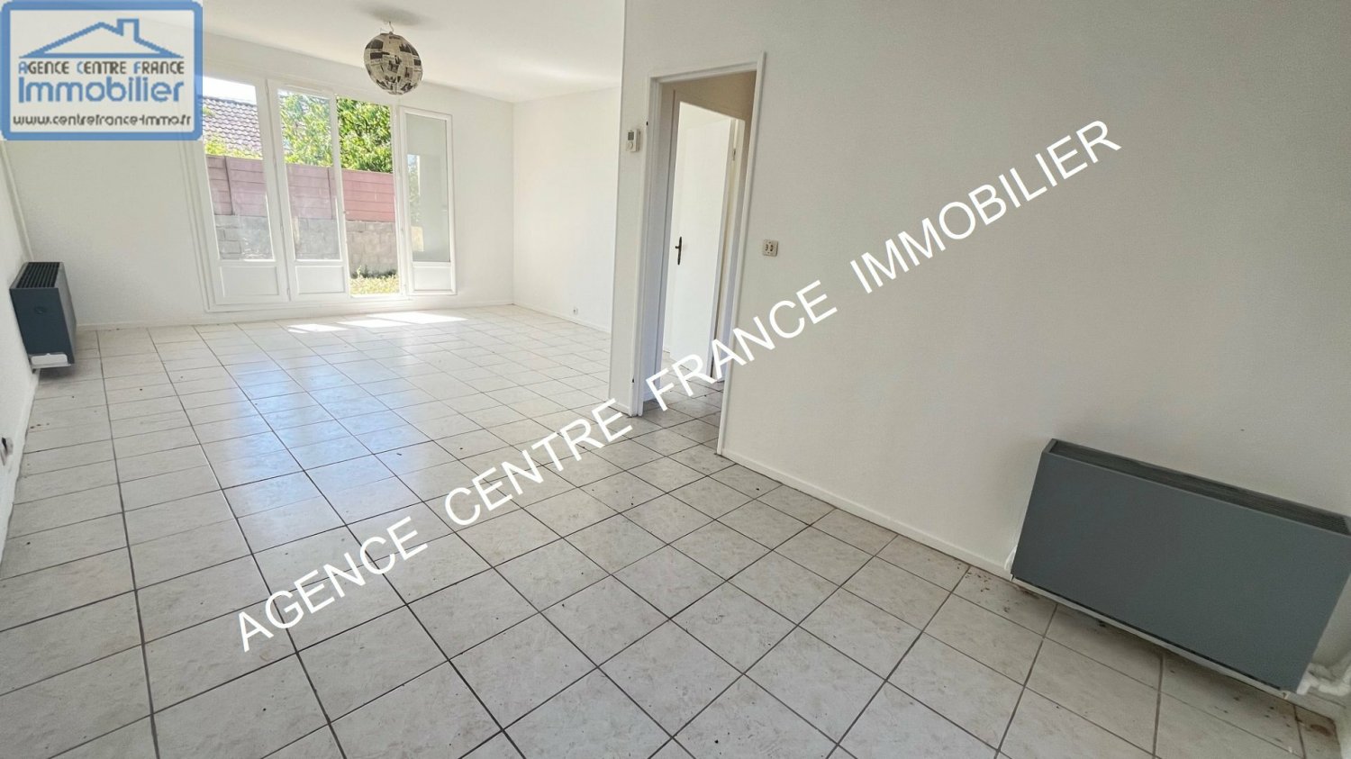 3 bedrooms House in Bourges, France No. 217496