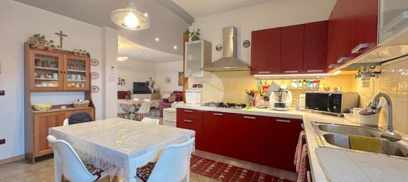 Apartamento de 3 dormitorios en Castel d'Azzano, Italy No. 377661 6