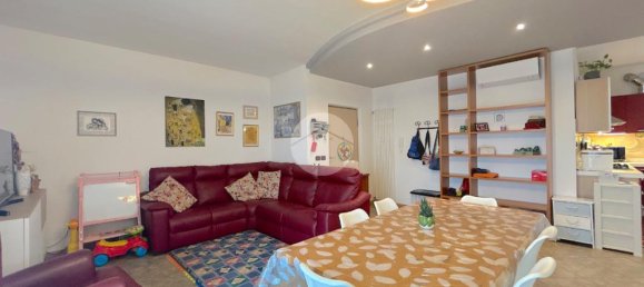 Apartamento de 3 dormitorios en Castel d'Azzano, Italy No. 377661 3