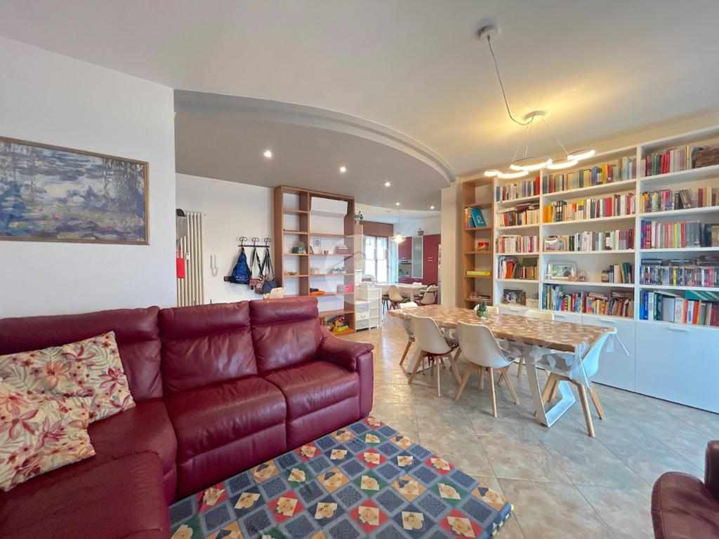 Apartamento de 3 dormitorios en Castel d'Azzano, Italy No. 377661