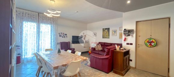 Apartamento de 3 dormitorios en Castel d'Azzano, Italy No. 377661 2