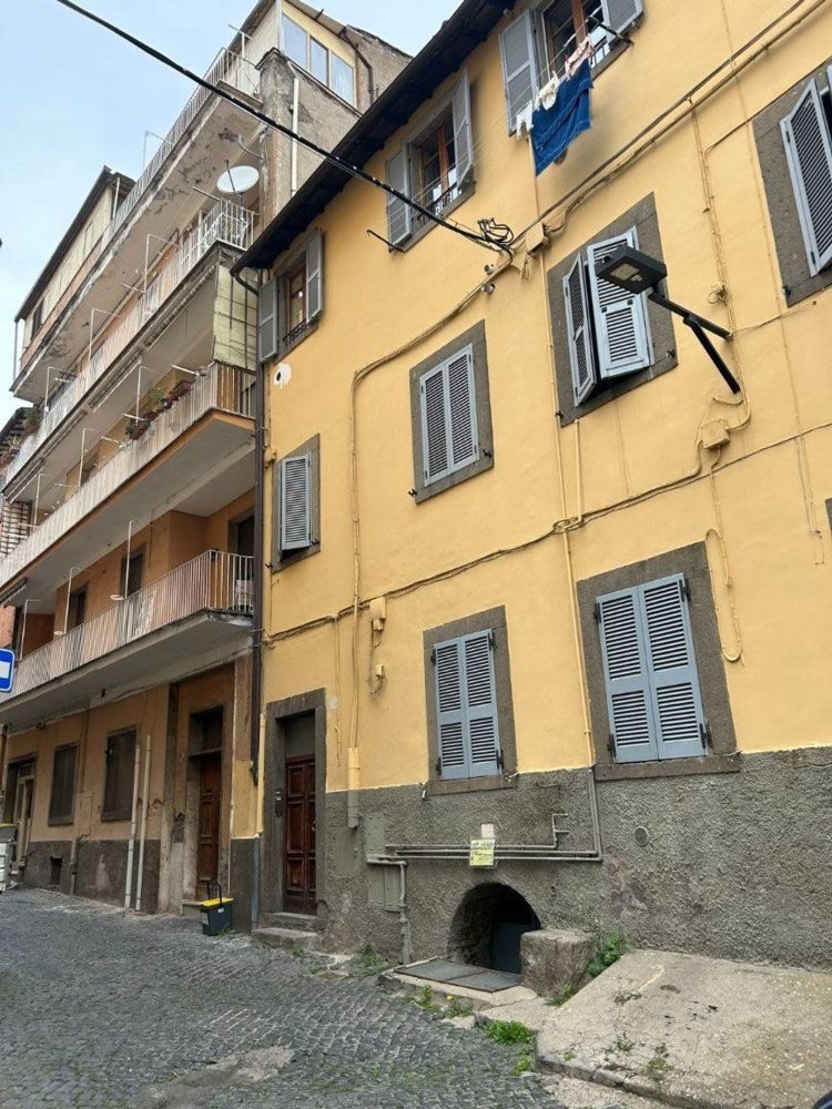4 rooms Apartment in Viterbo, Italy No. 48565
