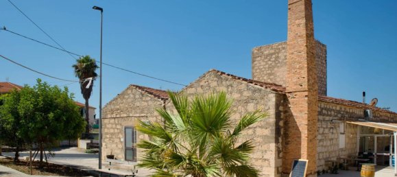 2 rooms Commercial property in Santa Croce Camerina, Italy No. 350648 3