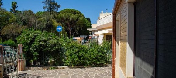 Дом с 10 комнатами в Сан Вито деи Норманни, Италия № 276874 6