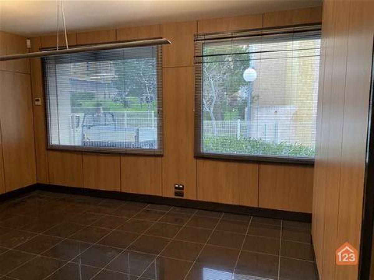 97m² Office in Bastia, France No. 17150