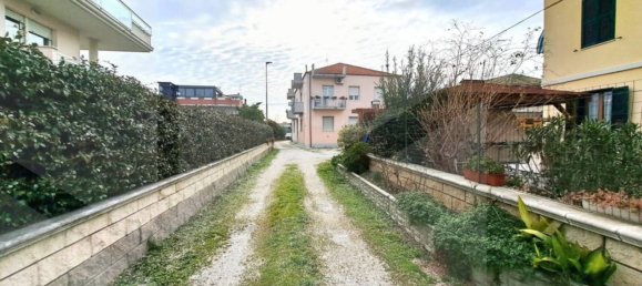 4 rooms Apartment in Pescara, Italy No. 17146 13