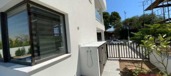 4 bedrooms Villa in Pyla, Cyprus No. 20220 3