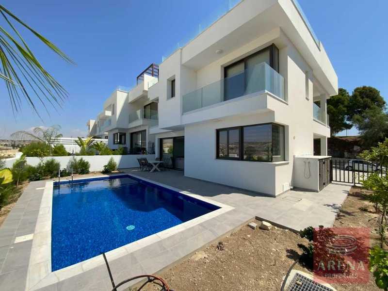 4 bedrooms Villa in Pyla, Cyprus No. 20220