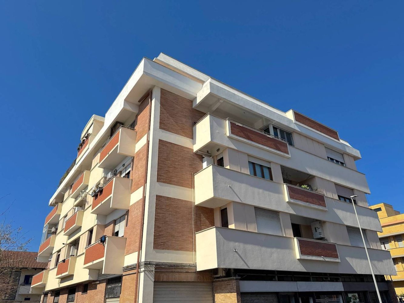 Квартира с 3 спальнями в Фьюмичино, Италия № 44874