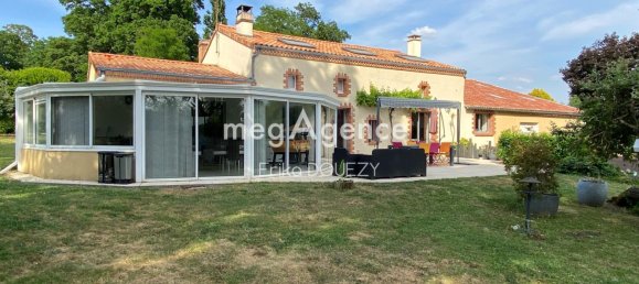  Castillos de 7 dormitorios en Yzernay, France No. 343678 3