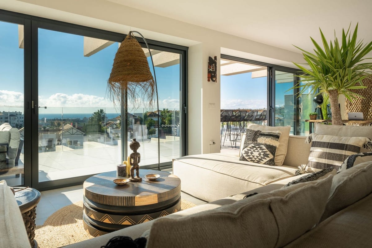 Apartamento de 3 dormitorios en Estepona, Spain No. 33714