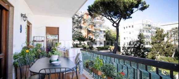 3 bedrooms Apartment in Naples, Italy No. 32010 8
