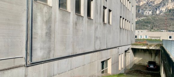 Коммерческая недвижимость 350м² в Мори, Италия № 44308 3