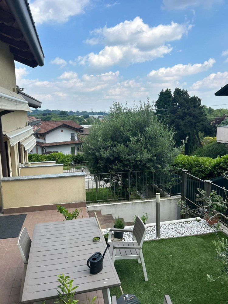 5غرفة منزل في Albese con Cassano, Italy رقم 15972