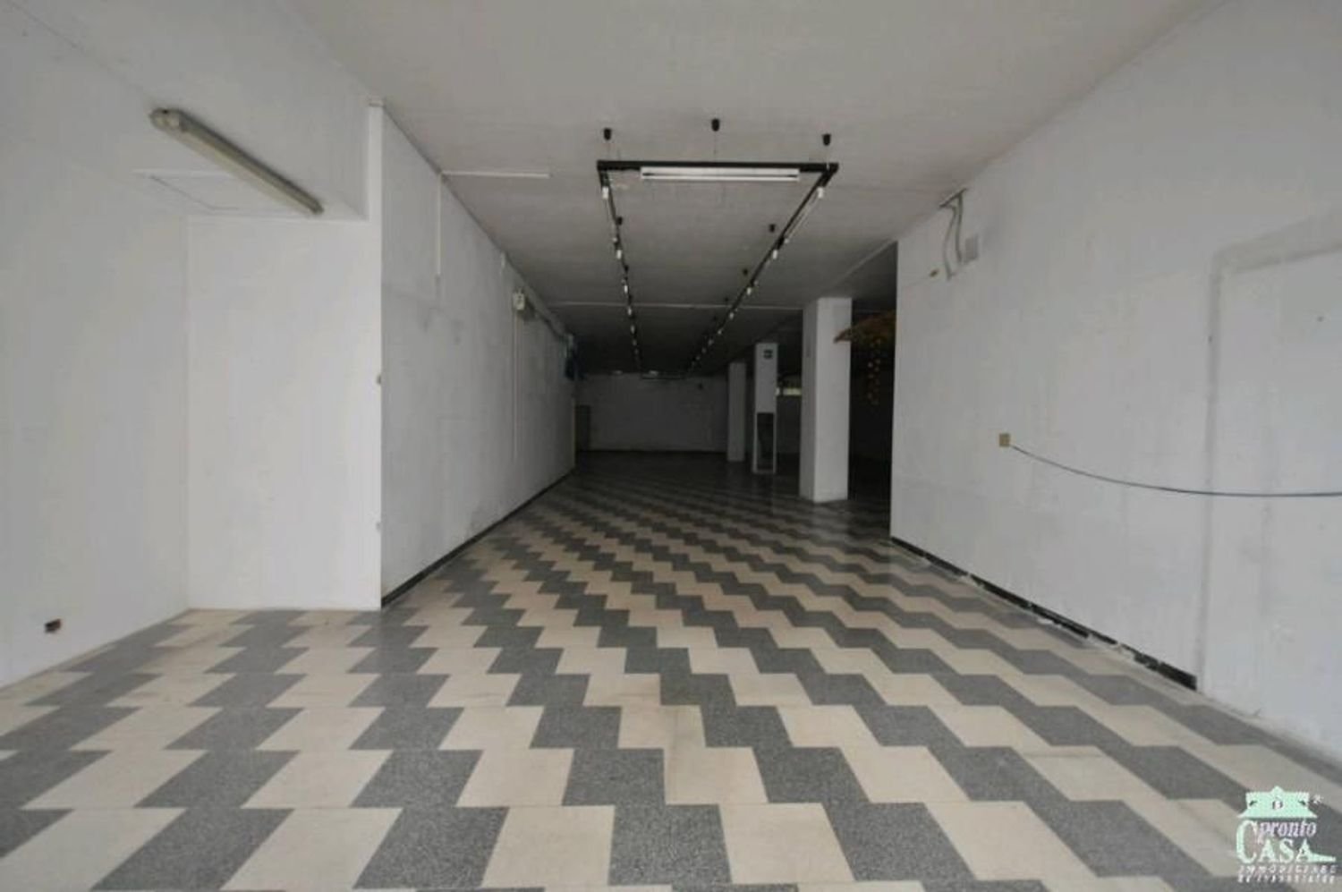 400m² Commercial property in Ragusa, Italy No. 151724