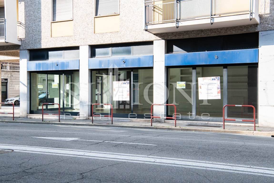 2 rooms Commercial property in Varese, Italy No. 260737