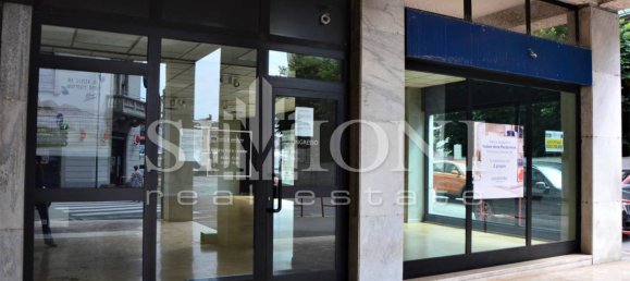 2 rooms Commercial property in Varese, Italy No. 260737 3