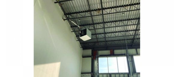 1650m² Commercial property in Hamilton, Canada No. 1381 7