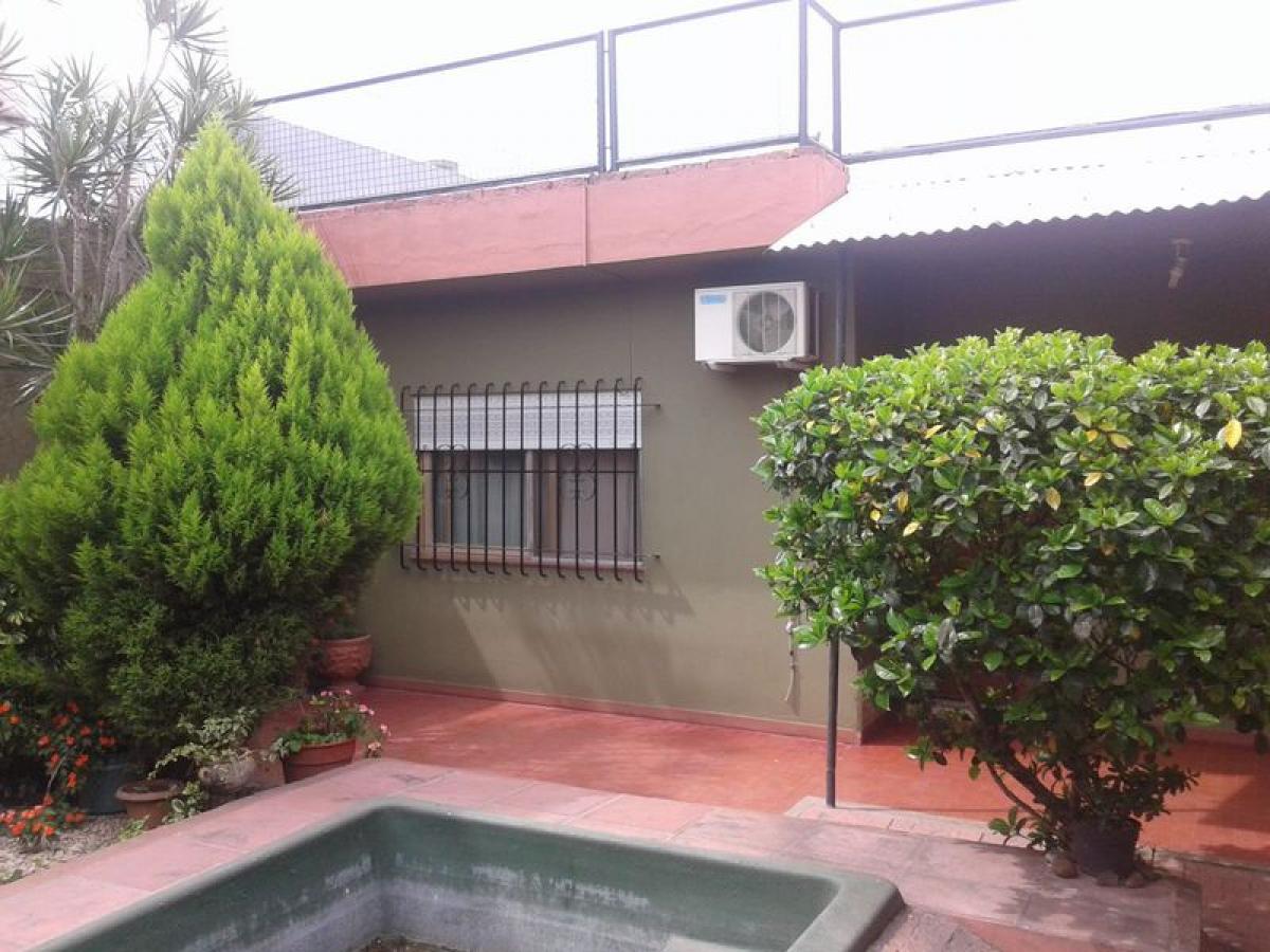 Дом с 4 спальнями в Итусаинго, Аргентина № 51026