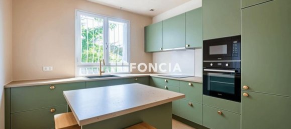 3 bedrooms House in Vitrolles, France No. 315577 2