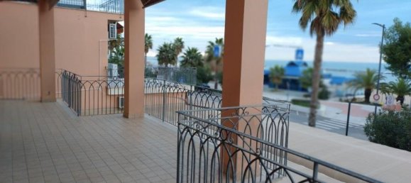 Apartamento de 3 habitaciónes en Grottammare, Italy No. 178956 2