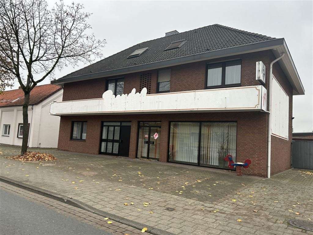 Gewerbliche Immobilie in Nienburg, Germany 861m², Nr. 233192