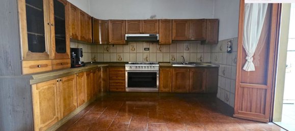 6 bedrooms House in Vaiano, Italy No. 381170 19