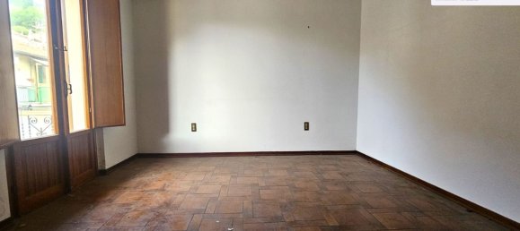 6 bedrooms House in Vaiano, Italy No. 381170 18