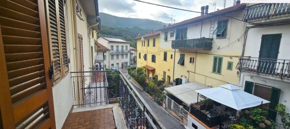 6 bedrooms House in Vaiano, Italy No. 381170 8