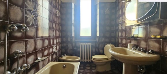 6 bedrooms House in Vaiano, Italy No. 381170 47