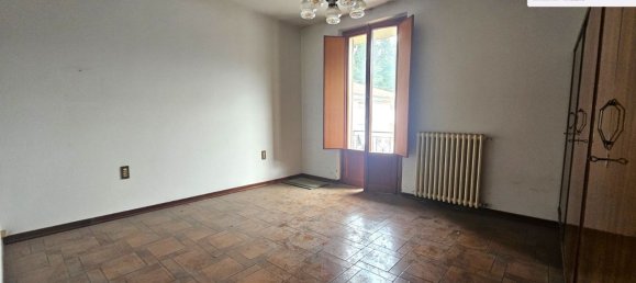 6 bedrooms House in Vaiano, Italy No. 381170 32