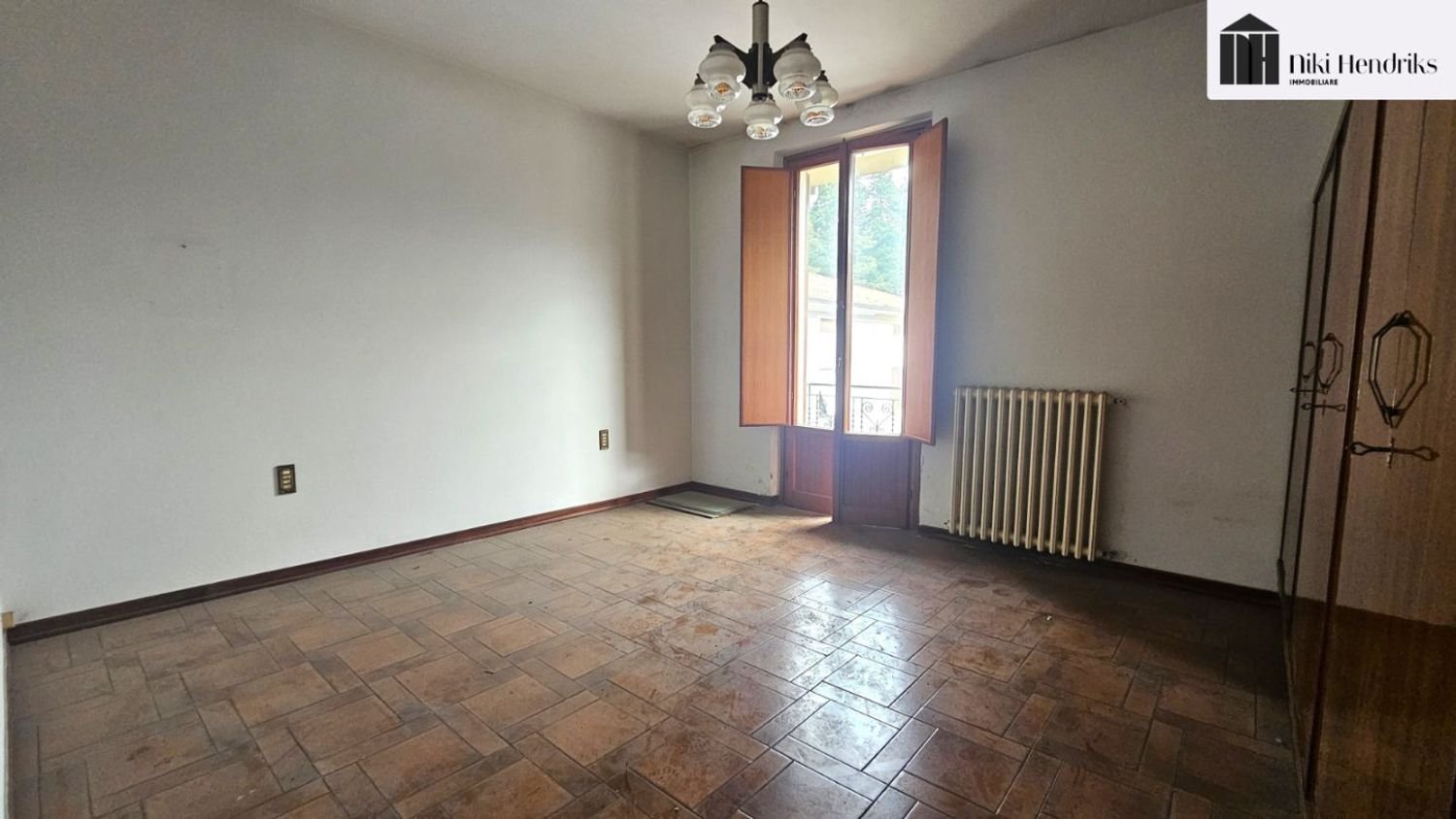 6 bedrooms House in Vaiano, Italy No. 381170