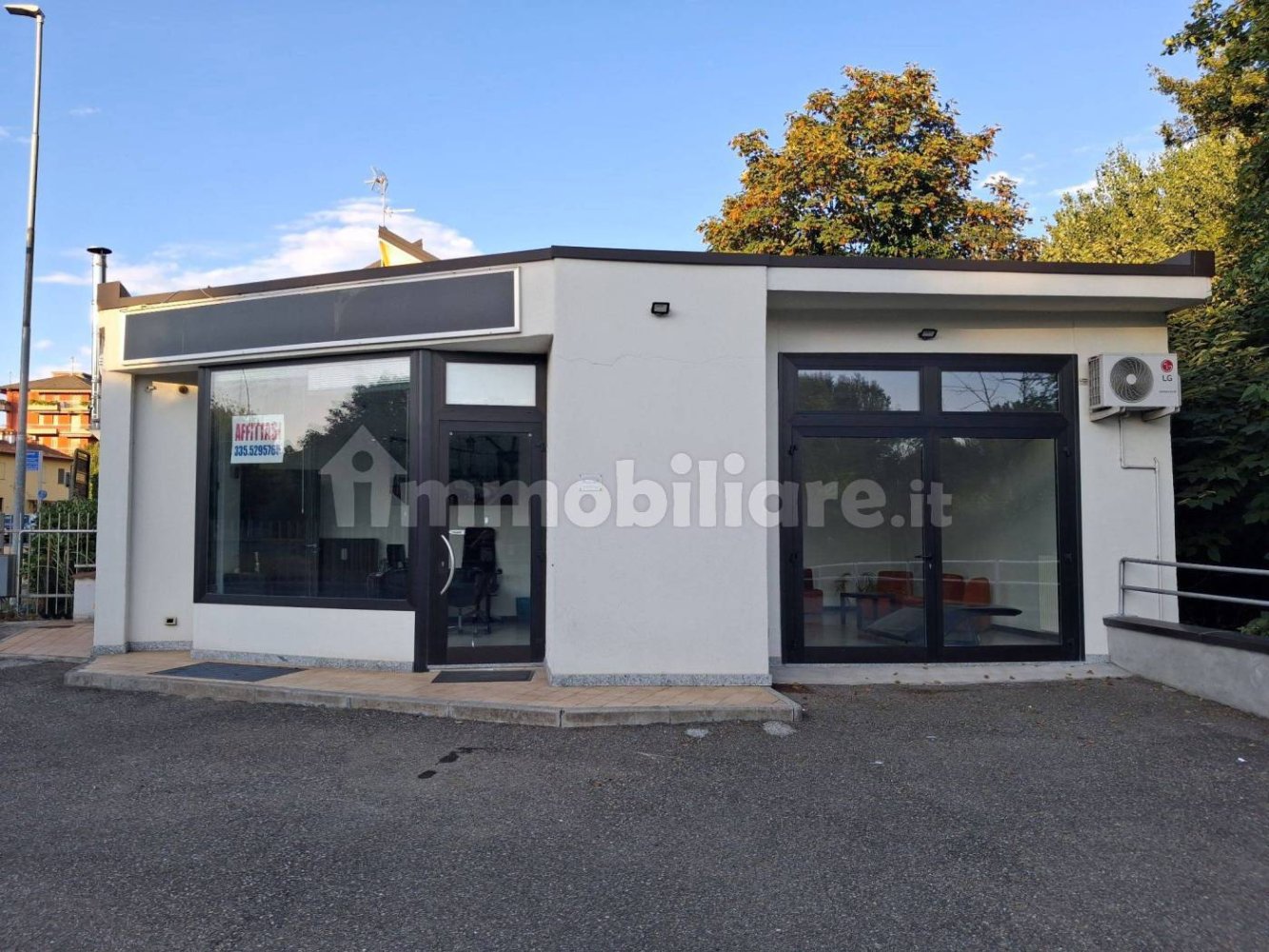 146m² Office in Pavia, Italy No. 337709