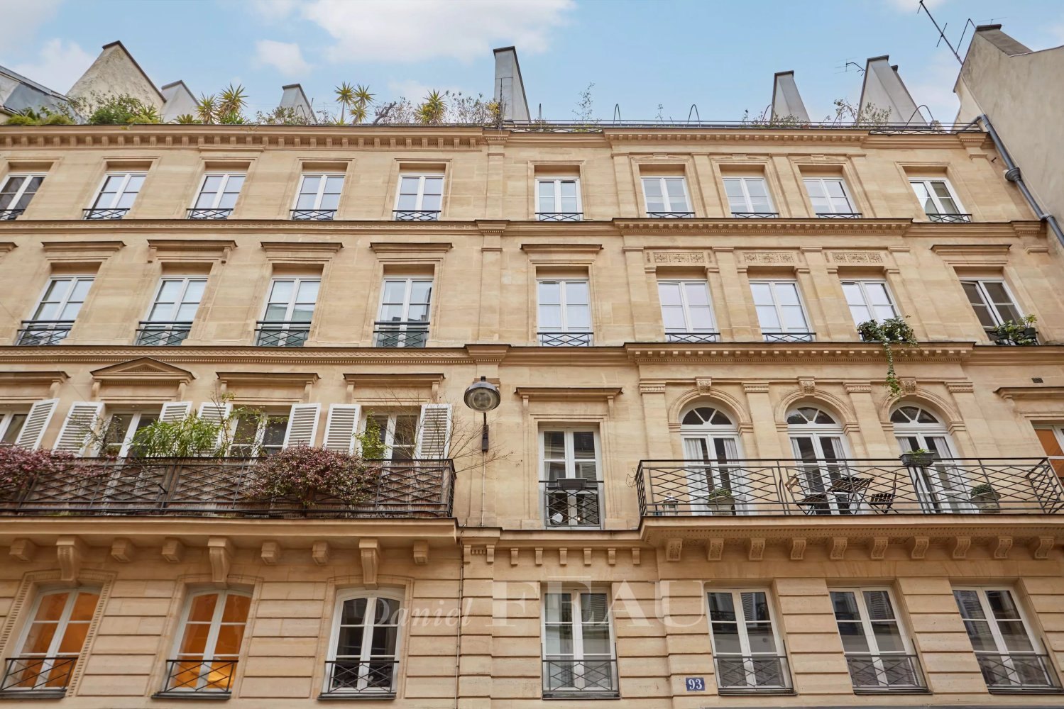 3 bedrooms Apartment in Paris, France No. 145780