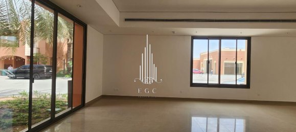 4 bedrooms Villa in Abu Dhabi Gate City, UAE No. 25062 2