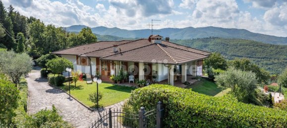 5 bedrooms Villa in Arezzo, Italy No. 125675 4